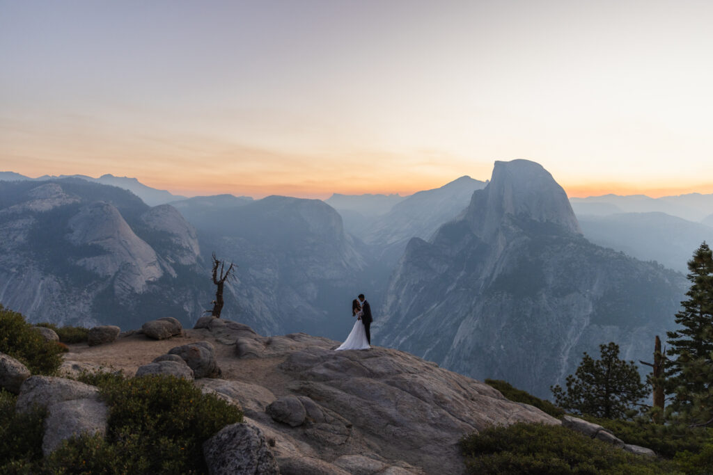 couple kissing at Glacier Point in Yosemite National Park