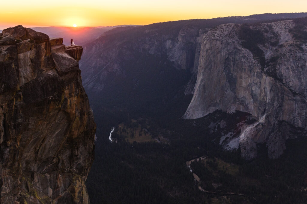 couple kissing at Taft Point in Yosemite at sunset