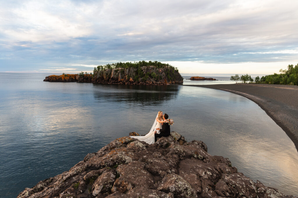 Minneosta elopement at black beach