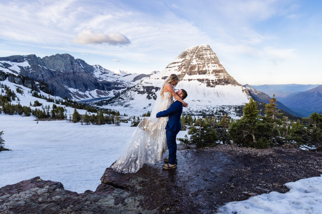 couple kissing in Glacier National Park