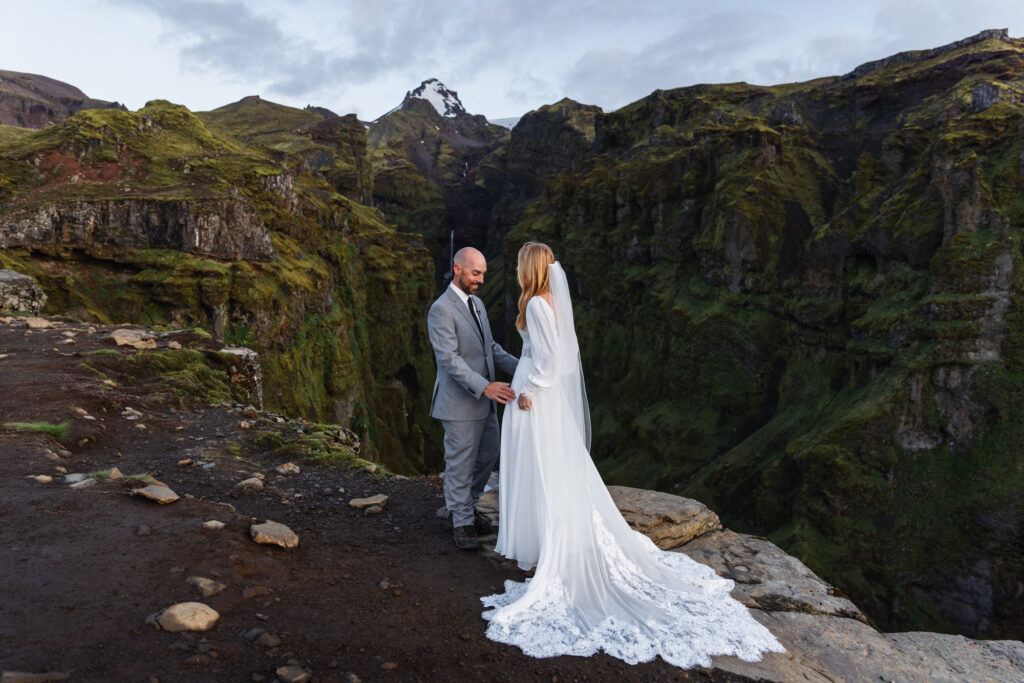 elope in iceland